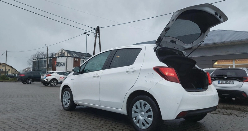 Toyota Yaris cena 55900 przebieg: 33820, rok produkcji 2014 z Czeladź małe 277